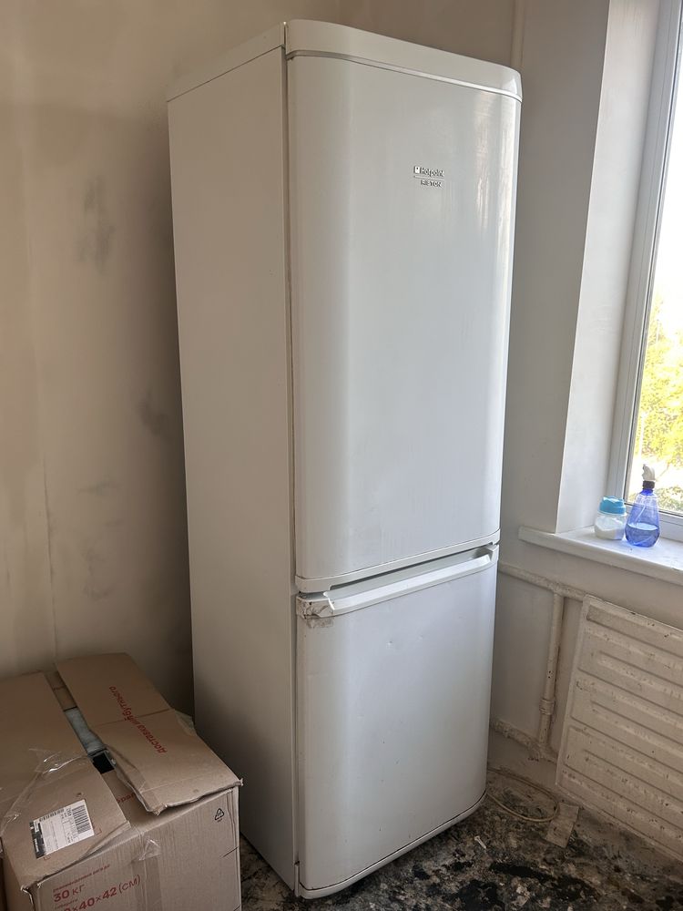 Холодильник HOTPOINT ARISTON (Арістон)