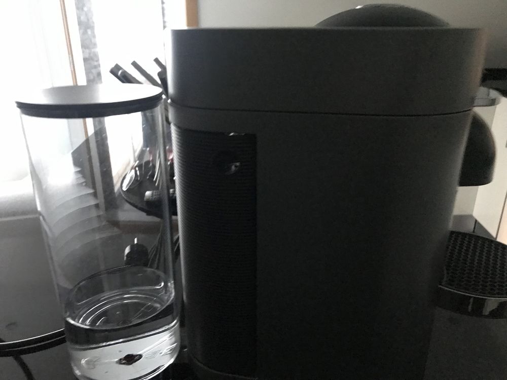 Máquina de café nespresso vertuo plus delux