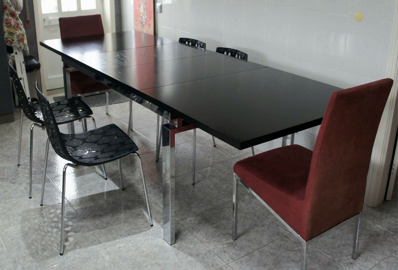 Mesa de sala com cadeiras