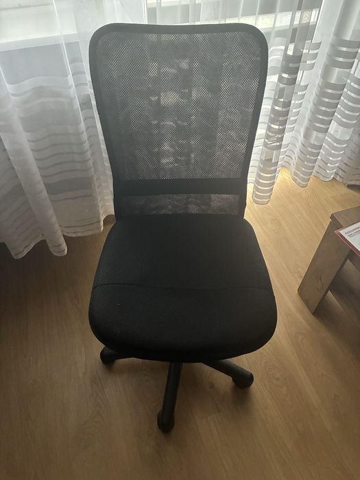 Witam sprzedam  krzesło biurowe do gier polecam !!!
