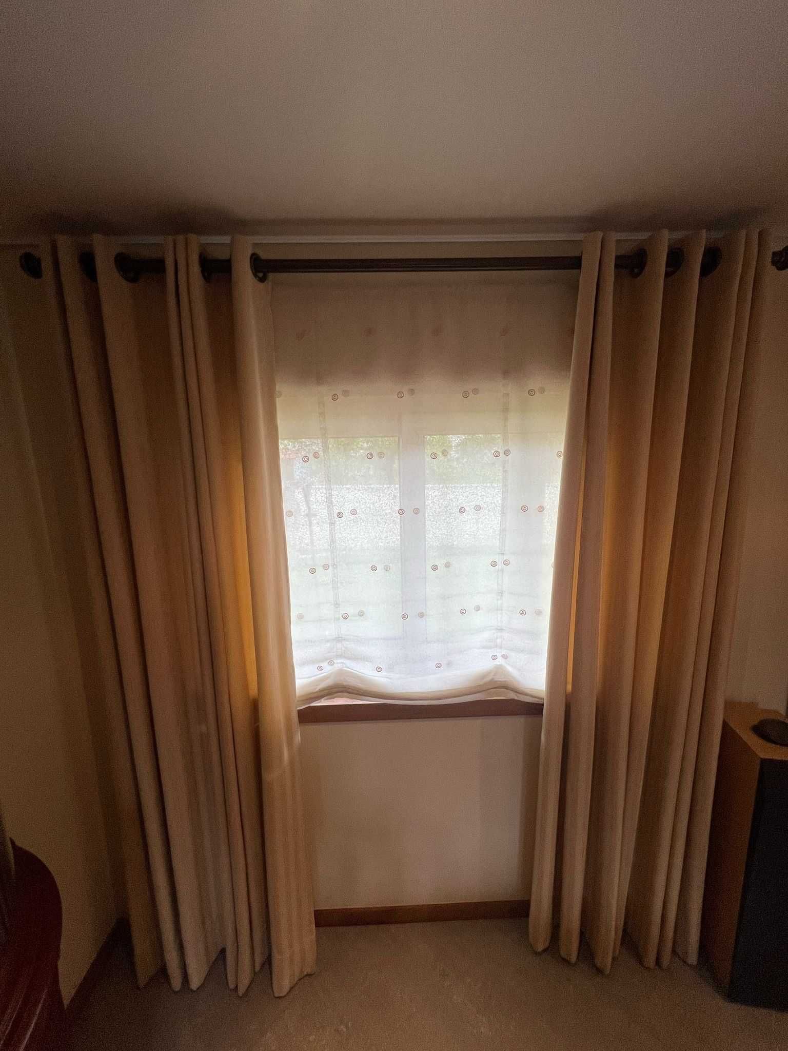 cortinas completas para duas janelas com 1,46 e 1,96 metros de largura