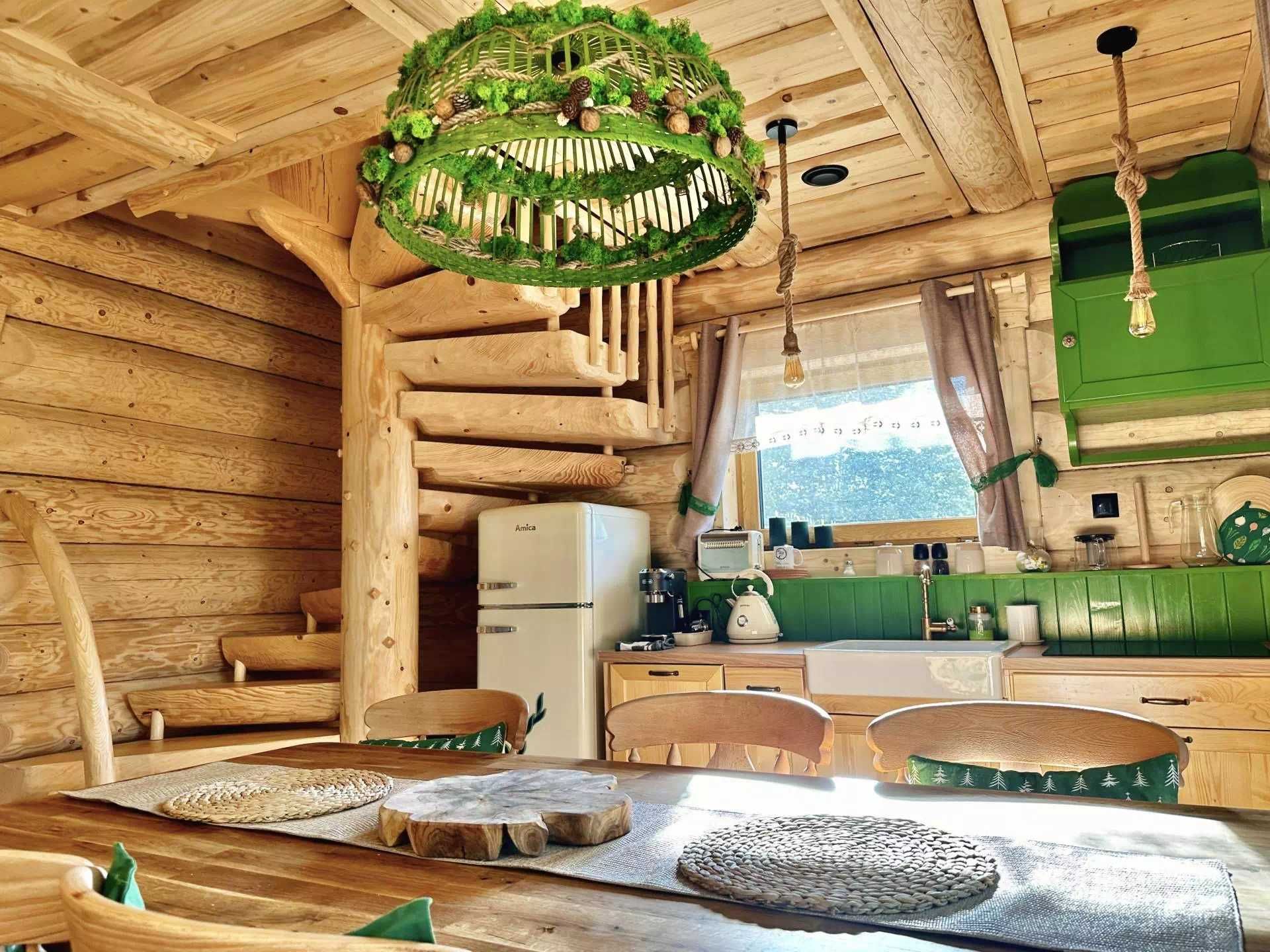Piękna widokowa Chata w górach. Do 10 osób. Balia z jacuzzi.