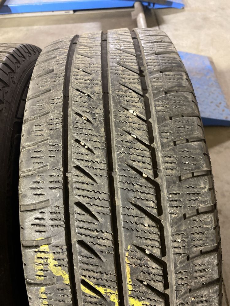 69. Opony wielosezonowe goodyear vector4seasons cargo 235/65r16c dwie