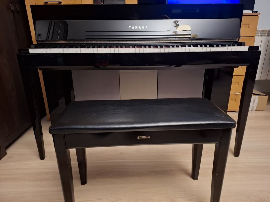 Pianino  Yamaha F-11 Modus Exclusive, jak nowe