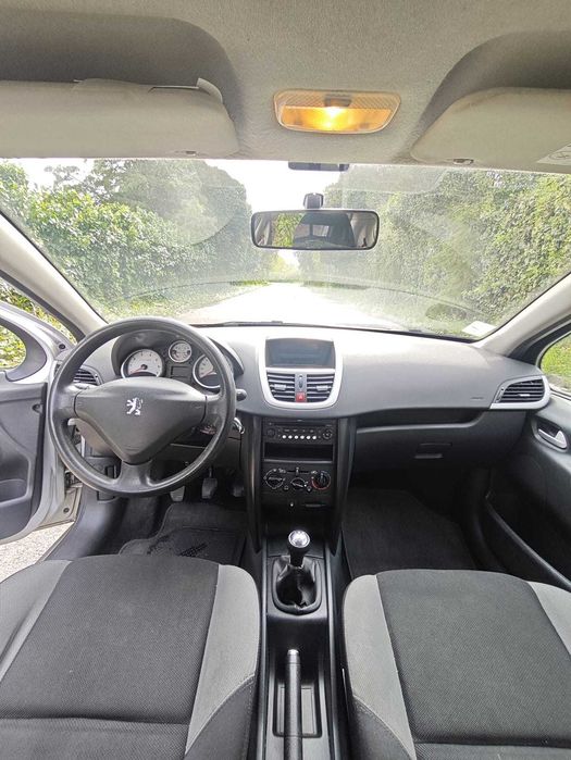 Peugeot 207 1.4 gasolina 2008