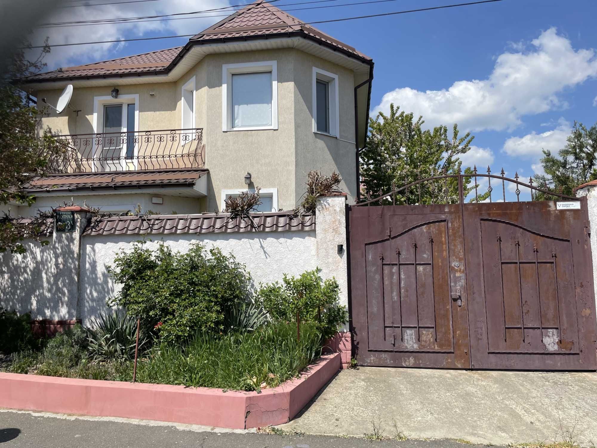 Продам дом с капремонтом в Черноморке (Золотая горка)