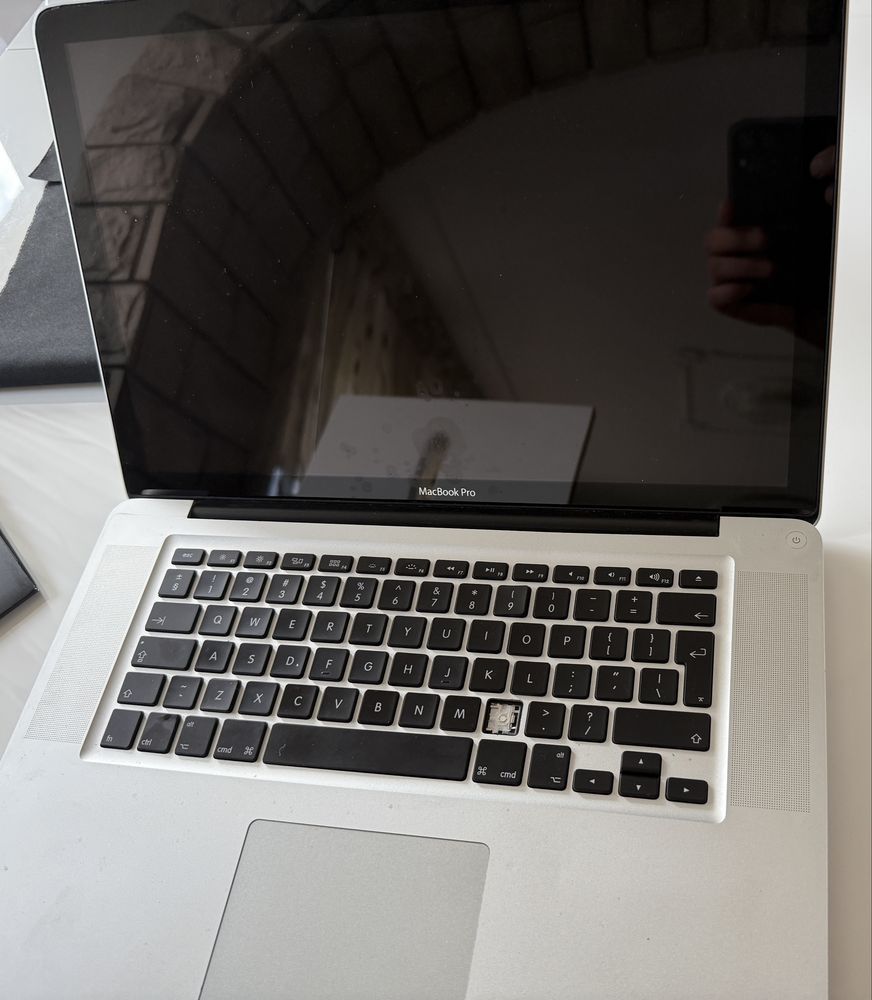 MacBook Pro 17” A1297 – 2010 – komplet z pudełkiem – uszkodzony