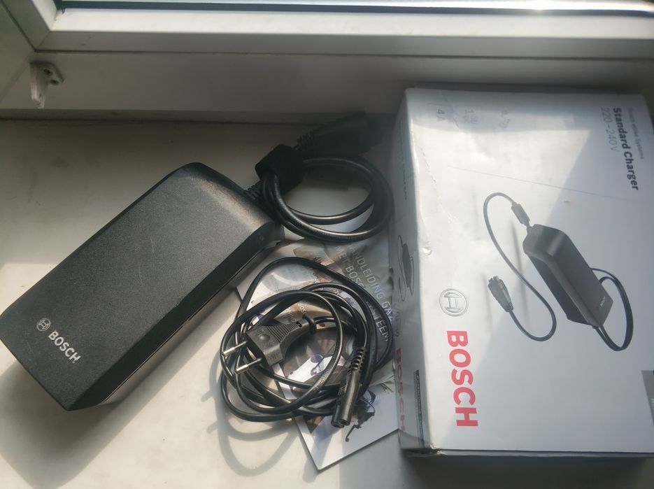 Заряднн 4А Bosch PowerTube 625 500 545 400 Shimano