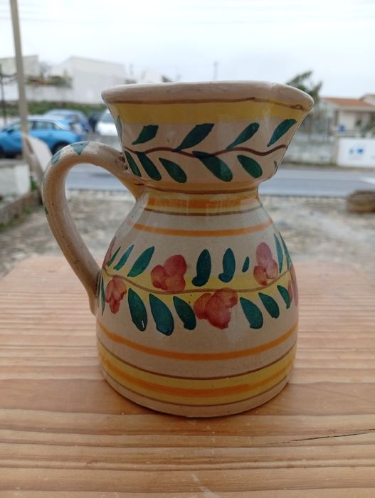 Leiteira em faiança portuguesa