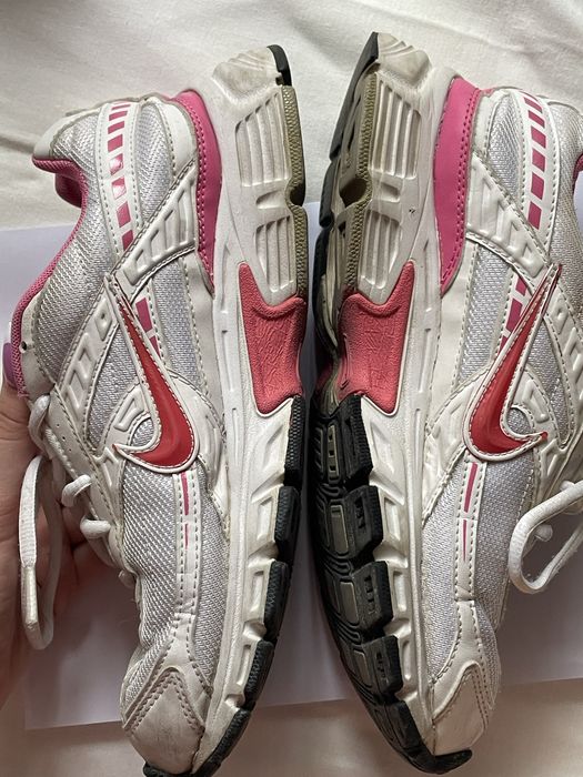 жіночі кросівки nike y2k