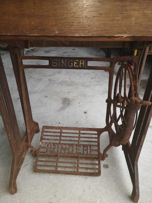 Maquina de costura singer muito antiga