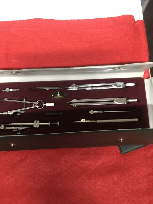 Estojo de compassos , completamente novos