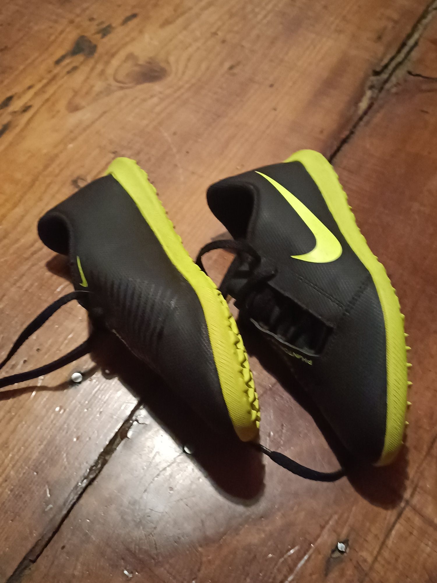 Nike Phantom VNM chłopięce buty do piłki halowej nr 35