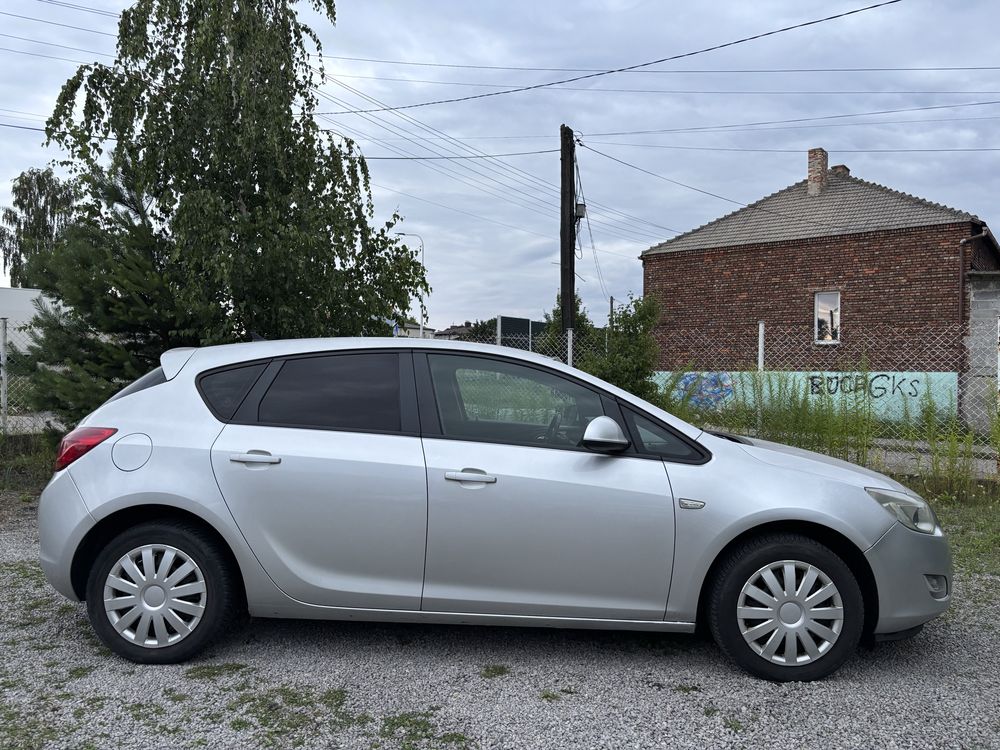 OPEL ASTRA J 1.7 CDTI 110KM 2010r Navi Pakiet Zimowy NISKIE SPALANIE