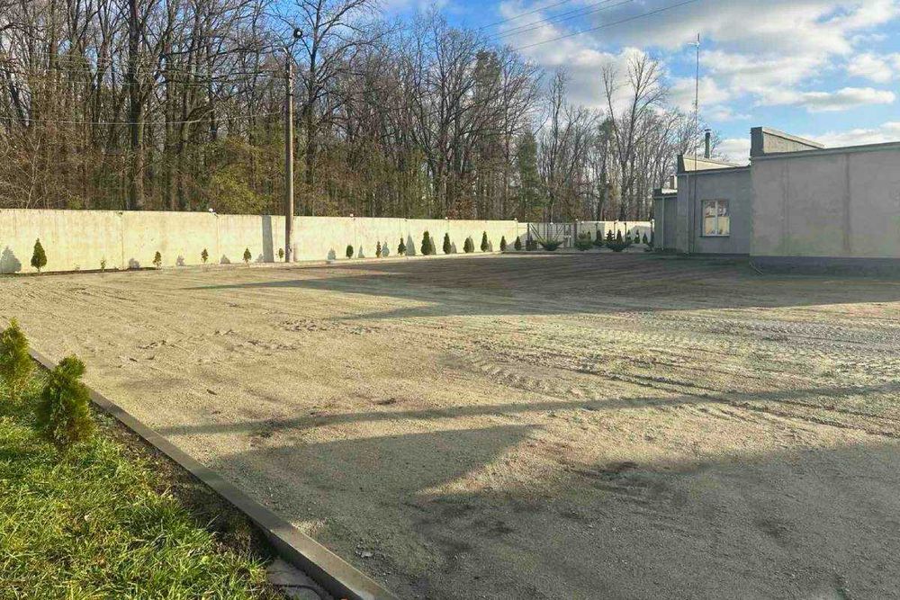 Парковка 700 м² в Охоронюваному комплексі. Київське шосе 143. Власниця