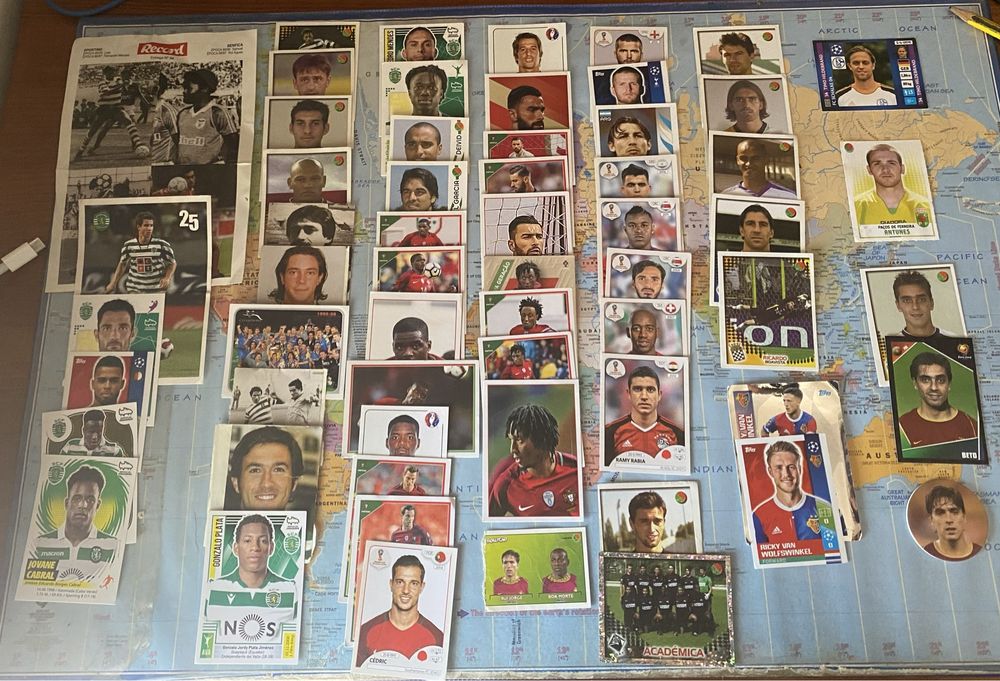 Cromos de jogadores internacionais de Sporting, Benfica e Porto