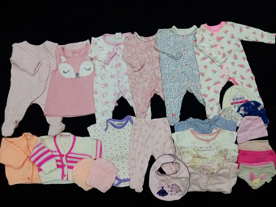 Одяг на дівчинку від 0 до 9 місяців в ідеальному стані.