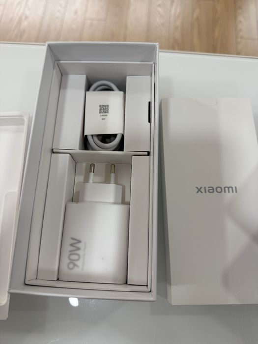 Xiaomi 14 12/256Gb