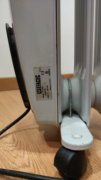 Aquecedor a Óleo EFACEC 1200W – Funciona Perfeitamente