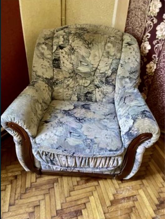 Крісло продам б в