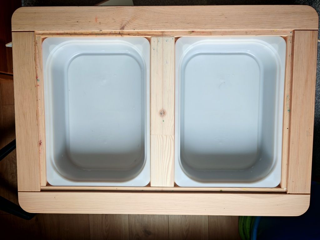 Stolik Flisat Ikea + Pojemniki