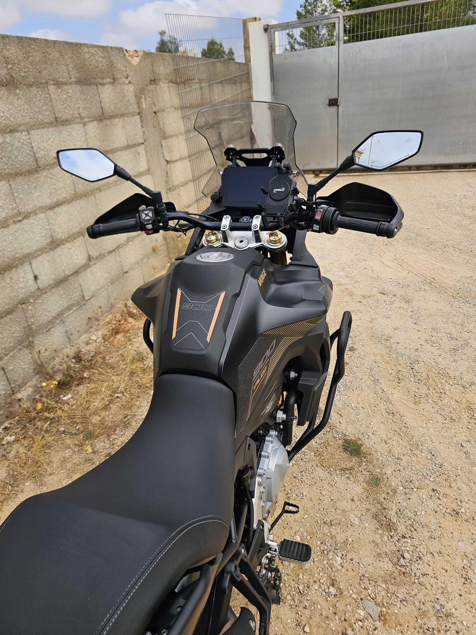 Voge 900 DSX  como nova