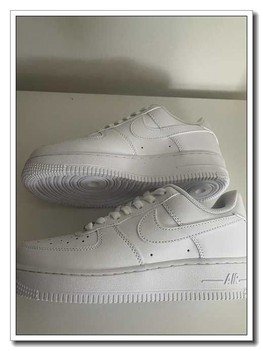 Białe tenisówki Air Force 1 w rozmiarze 38