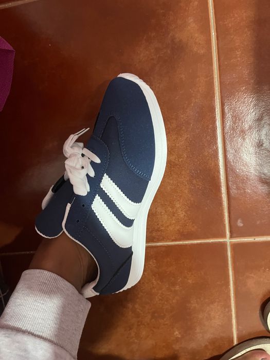 Ténis azul escuro tamanho 40