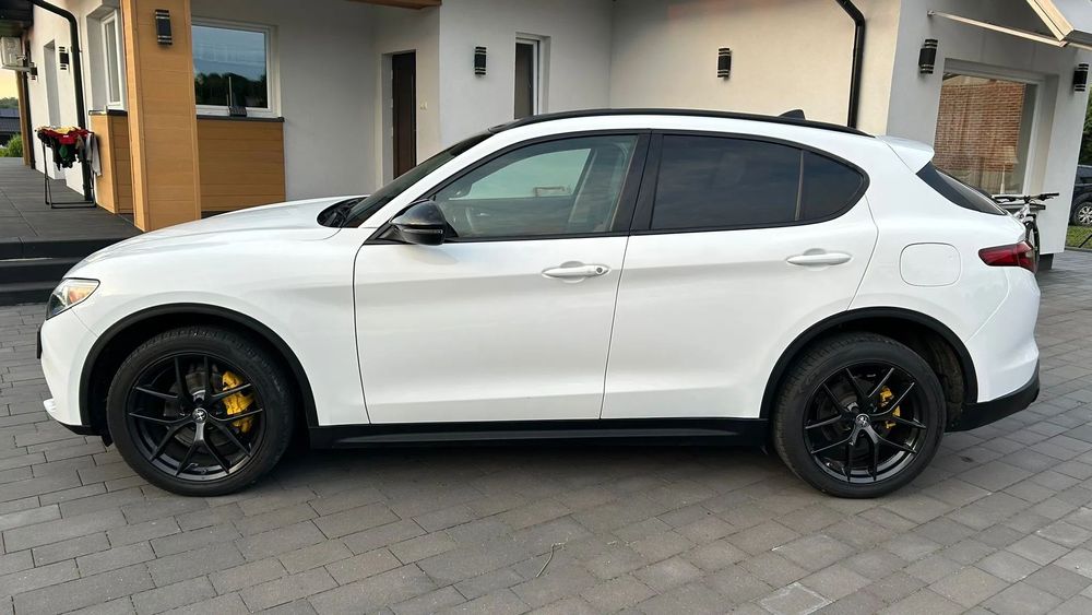Alfa Romeo Stelvio zadbany serwisowany panorama faktura