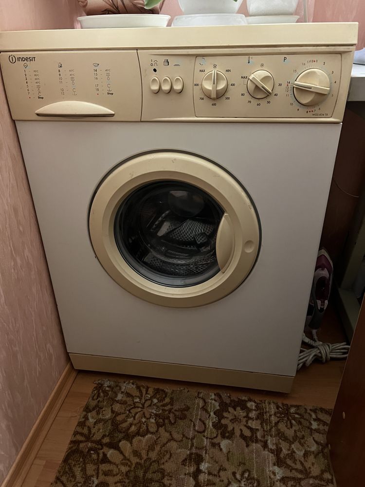 Стеральная машинка indesit