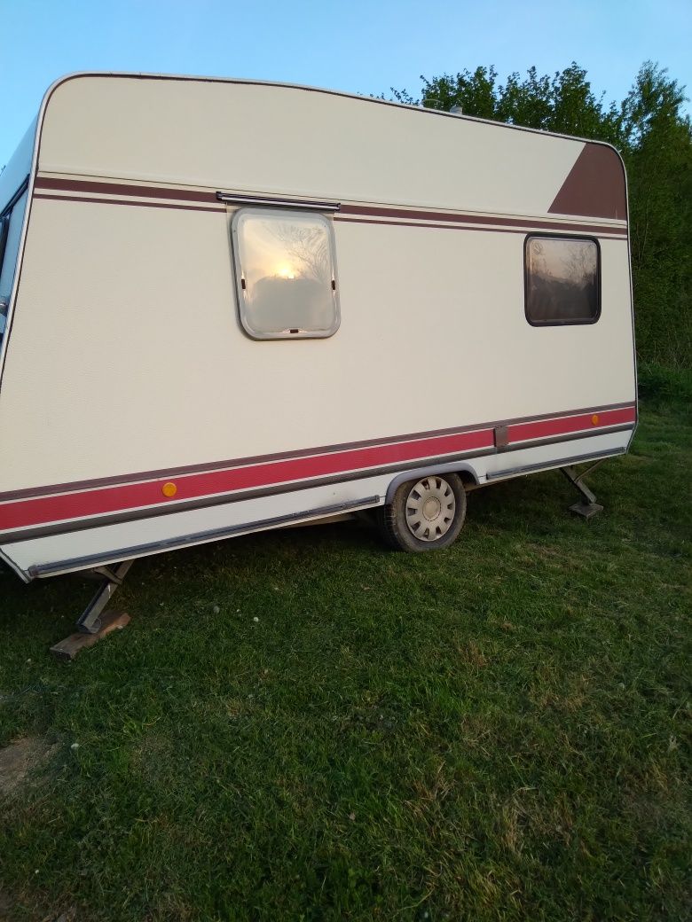 Sprzedam przyczepę kempingową burstner