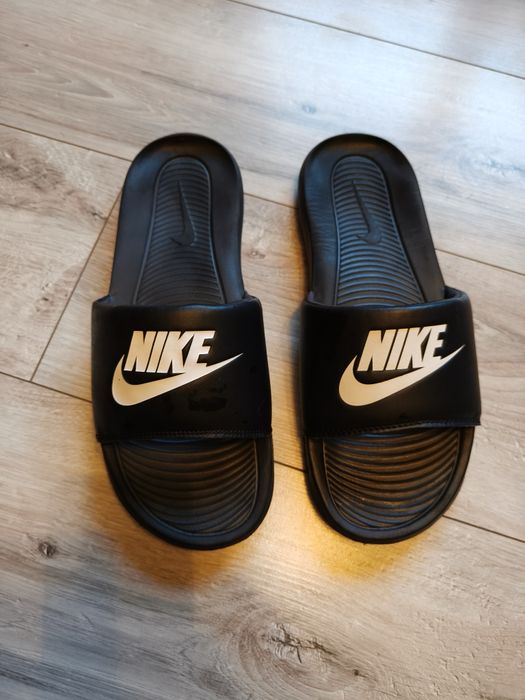 Klapki Nike Viktori One slide 44