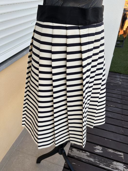 Saia listrada. Elegante.