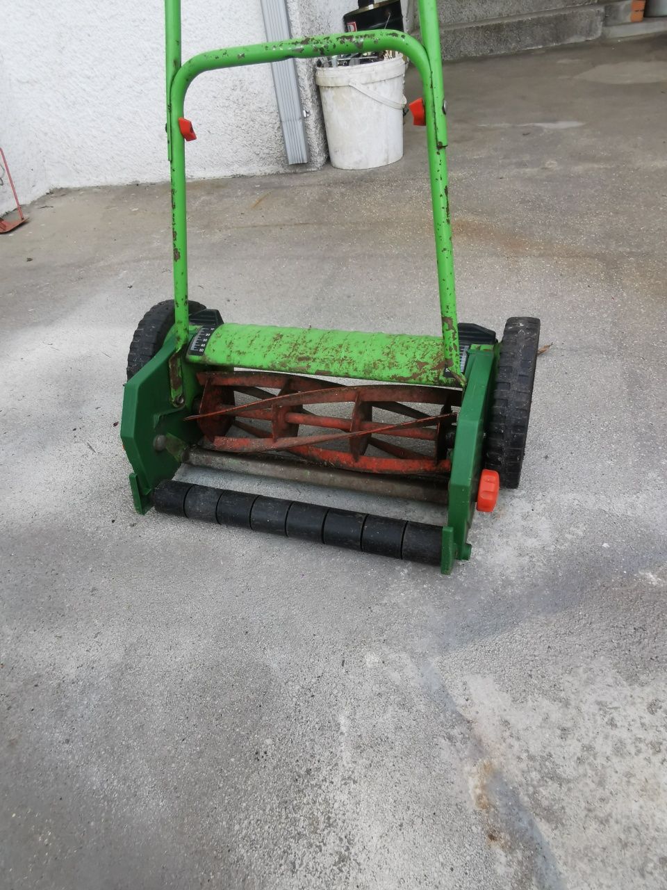 Corta relva manual