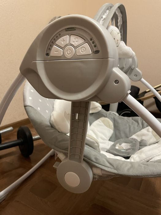 Дитяче крісло-гойдалка, заколисуючий центр