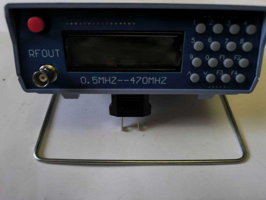 Генератор радіосигналів 0,5-470 MHz RF Generator чутлвіст радіостанцій