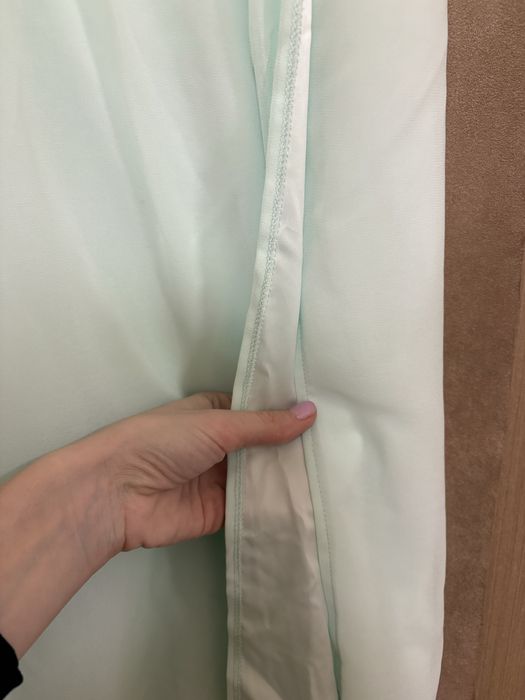 Мятна сукня з вишивкою