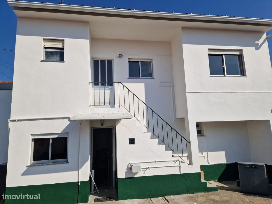 Moradia Unifamiliar T4 (T1+T3), ideal para 2 famílias ou 2 casais