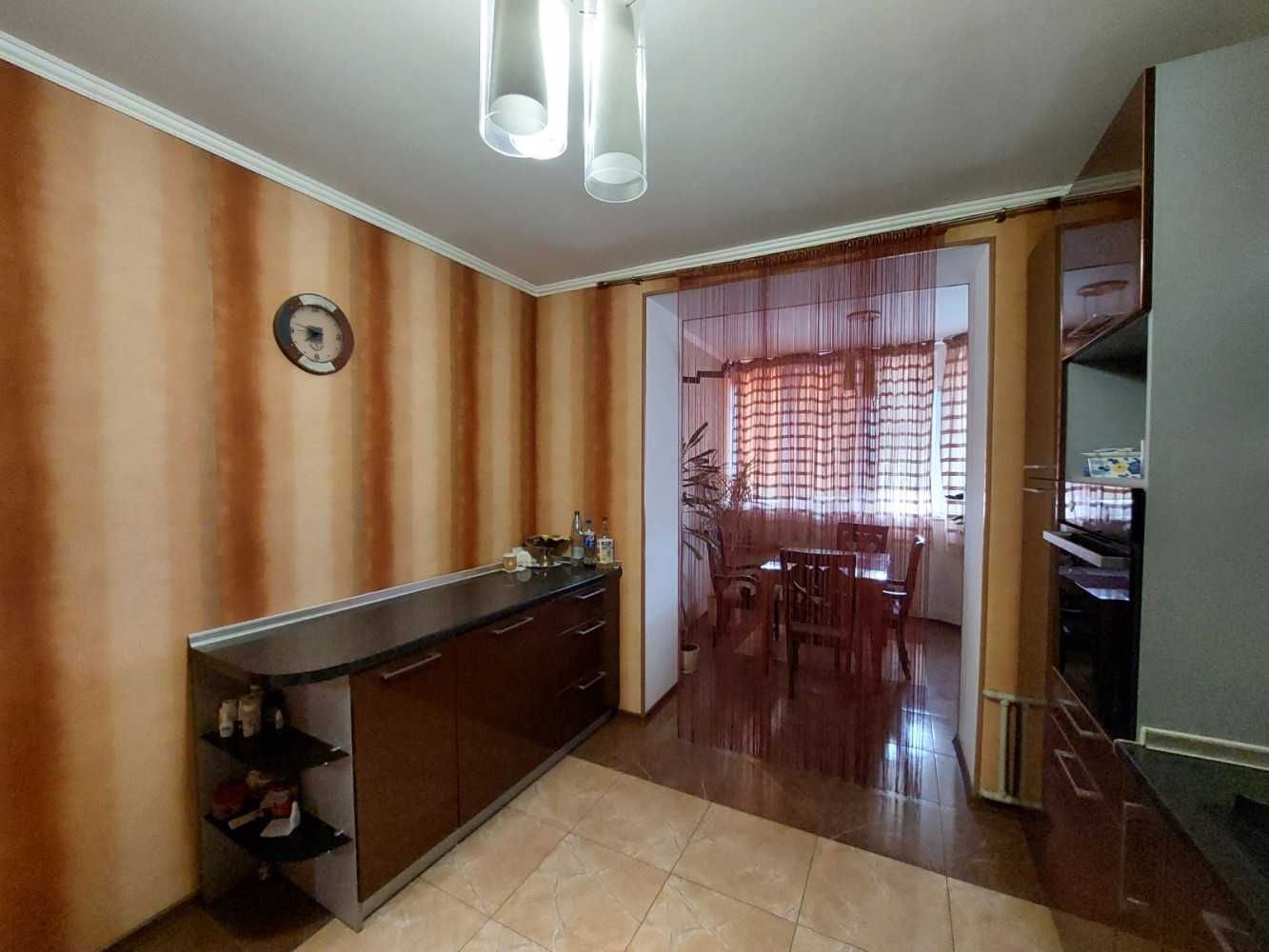 Продам просторную 3 к. квартиру с ремонтом в кирпичном новом доме