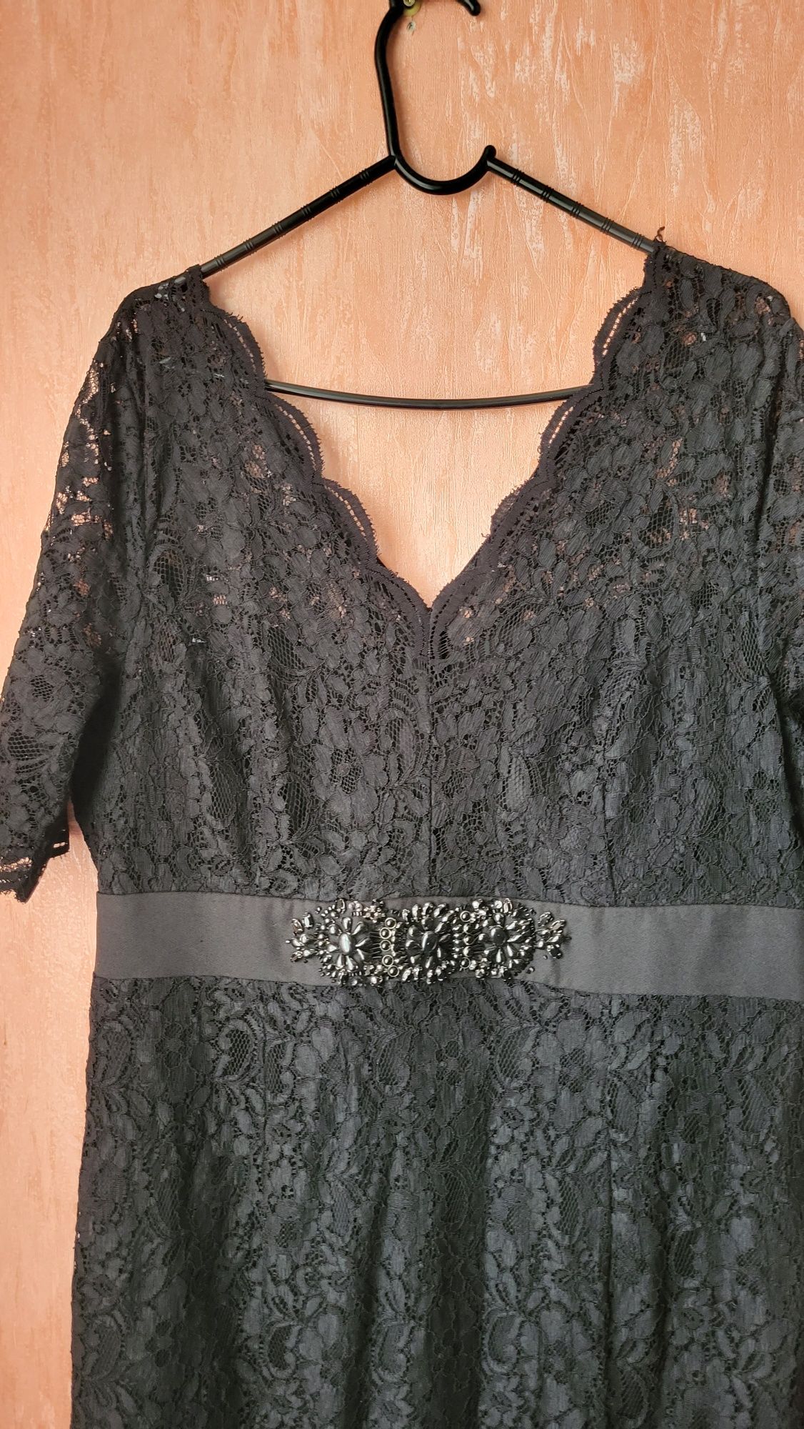 Платье  гипюровое миди с подкладкой.на поясе камни XL-XXL