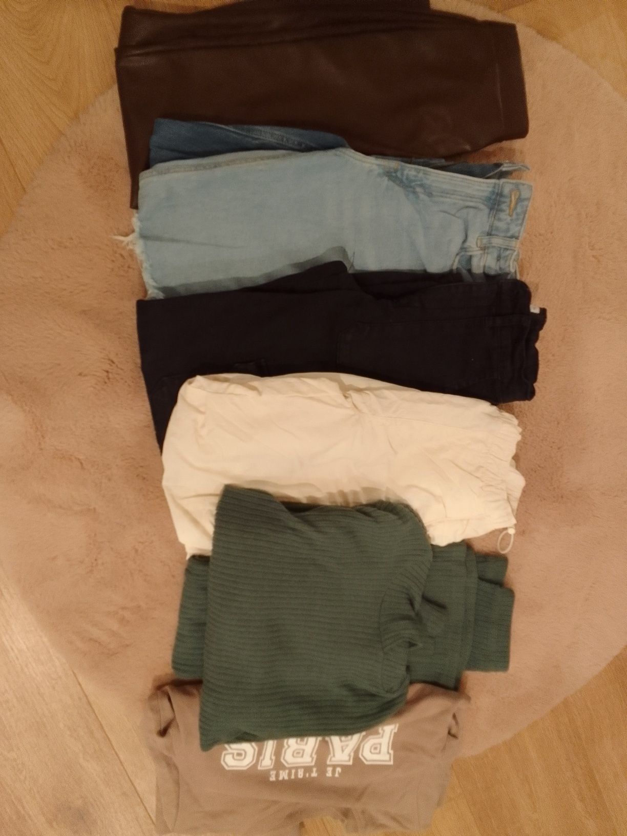 Spodnie 134/140 i bluzy