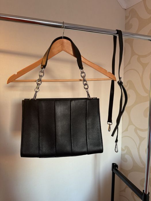 Шкіряна сумка чорного кольору