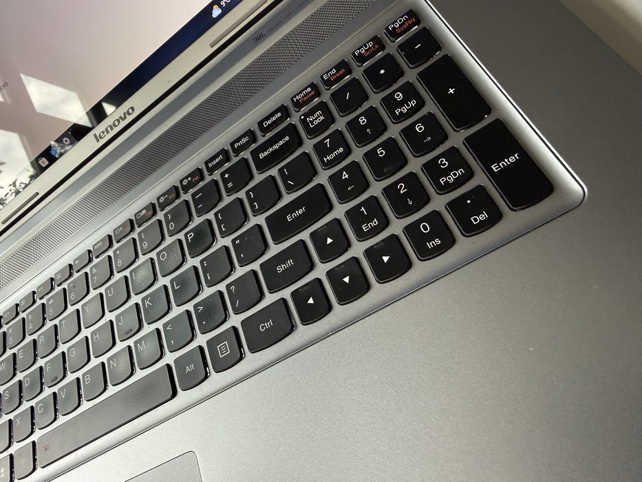 Laptop Lenovo IdeaPad Z710 17”
