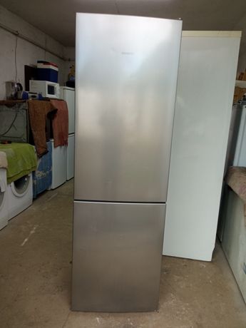 Холодильник Siemens привезений з Німеччини.
