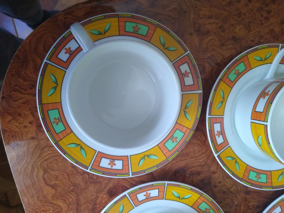 komplet filiżanek do kawy i herbaty z talerzykami