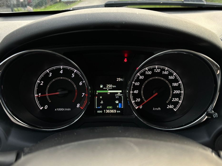 Sprzedam używany samochód osobowy marki Mitsubishi ASX z 2016 roku.
