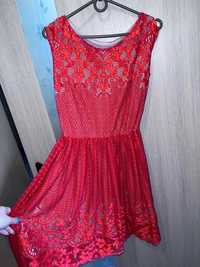 Летнее платье красного цвета