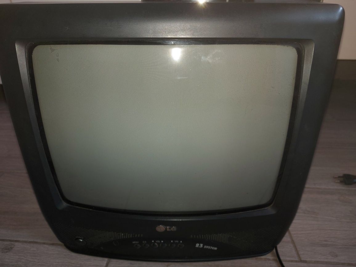 Телевизор для кухни LG 14 дюймів