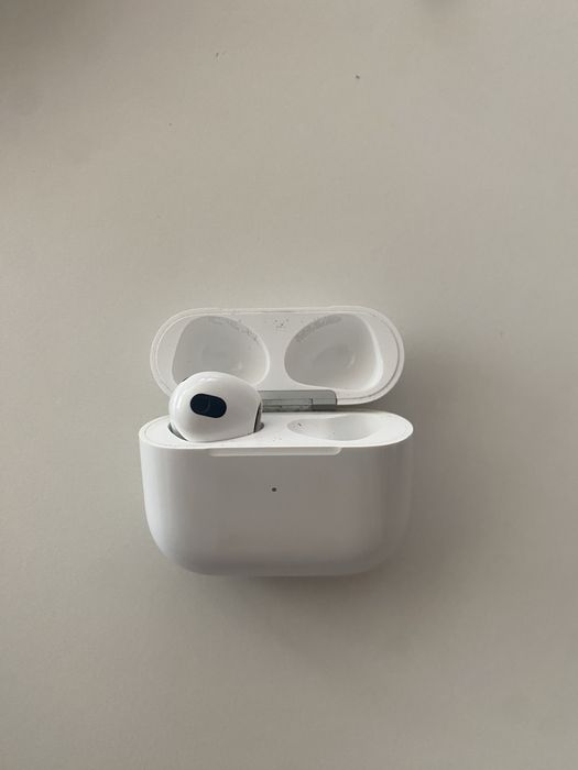 Airpods 3rd generation with left earbud (lightning case)