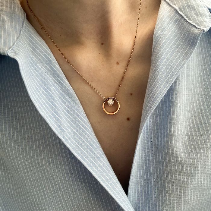 Naszyjnik w złotym kolorze